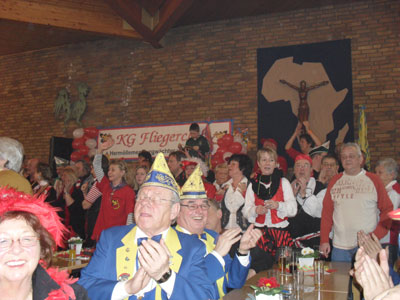 Die Flieger sind die Garantie f&uuml;r echten und freudigen Karneval f&uuml;r alle, einmal im Jahr laden Sie ganz Herm&uuml;lheim in den Pfarrsaal ein und begeistern alle kostenlos. Danke f&uuml;r den Idealismus und eine gelungene Erstmoderation durch Markus (Dohmen)!!!