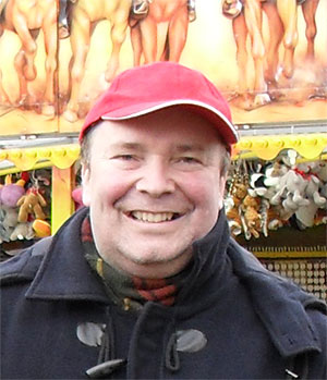 Während der kommenden Ostertage findet - organisiert vom Amt für Wirtschaftsförderung der Stadt Hürth und dem Ortsvorsteher David Boventer zum neunten Mal in Folge die große Hermülheimer Osterkirmes auf dem Willy-Brandt-Platz neben dem Familienbad De Bütt statt. Von Ostersamstag, 23. April, bis einschließlich Osterdienstag, 26. April, sorgen rund 20 Schaustellerbetriebe im Stadtteil Hermülheim an der Sudetenstraße mit attraktiven Fahrgeschäften - wie beispielsweise Break Dance- Nr. 1 und Autoscooter - für abwechslungsreiche Unterhaltung für die ganze Familie. Auch an das Vergnügen der kleinsten Besucher (auch der Osterhase kommt am Ostersonntag und Ostermontag, jeweils von 11 Uhr bis 17 Uhr vorbei) ist gedacht. Zahlreiche Imbissstände bieten kulinarische und rheinische Köstlichkeiten an. Ein attraktives Rahmenprogramm ergänzt diese Osterkirmes bei freiem Eintritt.
