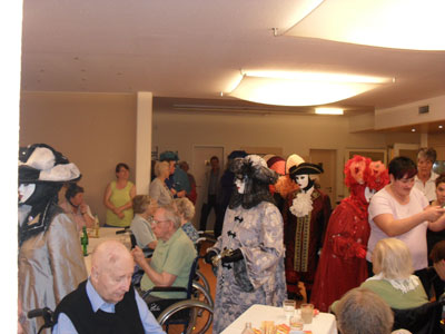 Die Gruppe "Carneval de Venezia" in der sehr gut besuchten AWO. Es wurde ein tolles und interessantes Programm geboten.